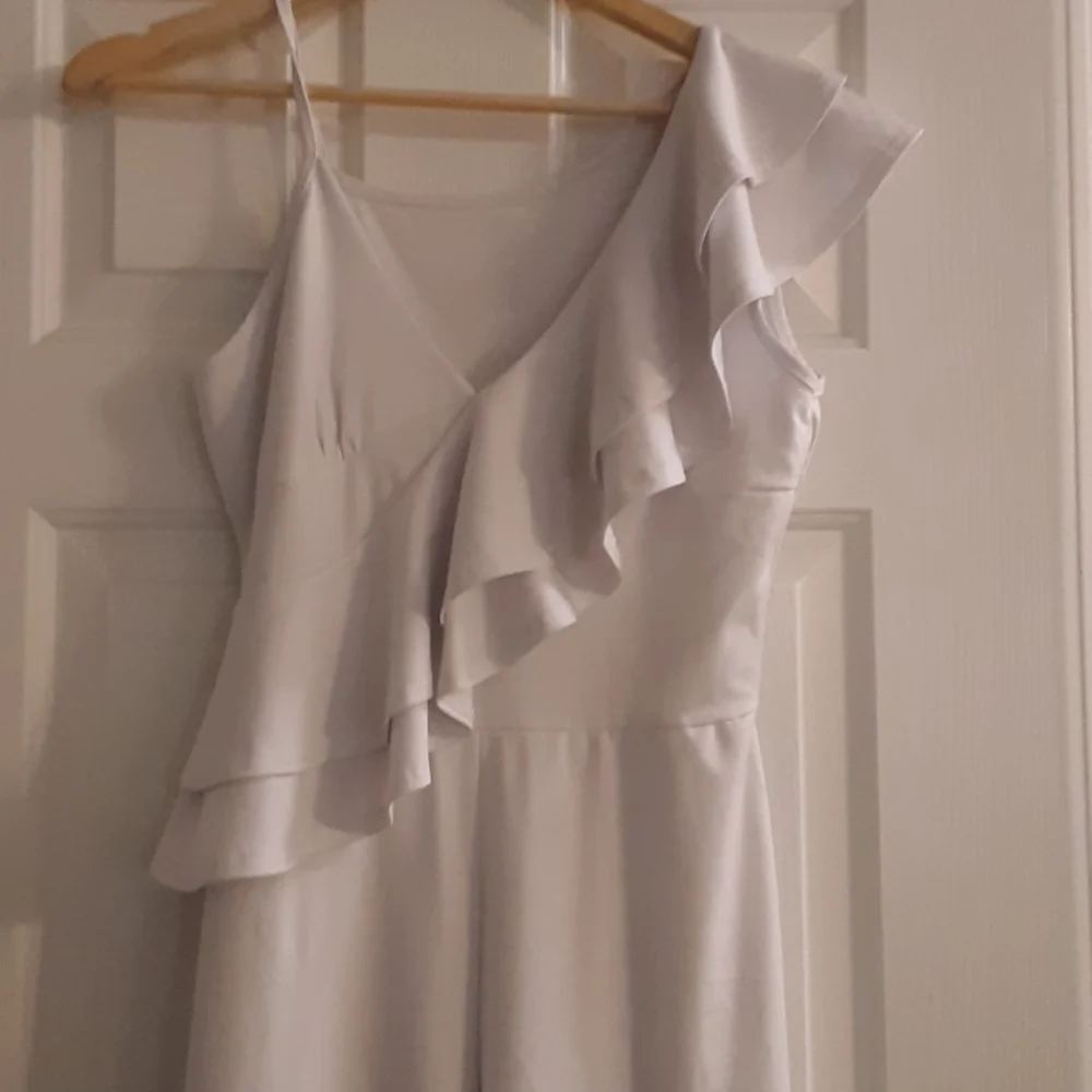 Womens sleeveless romper sz med - Picture 4 of 4